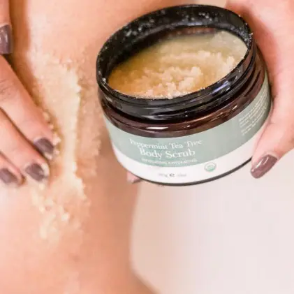 Tẩy da chết cơ thể bạc hà trà xanh hữu cơ Beauty By Earth Pepper Tea Tree Body Scrub - Hình ảnh 3